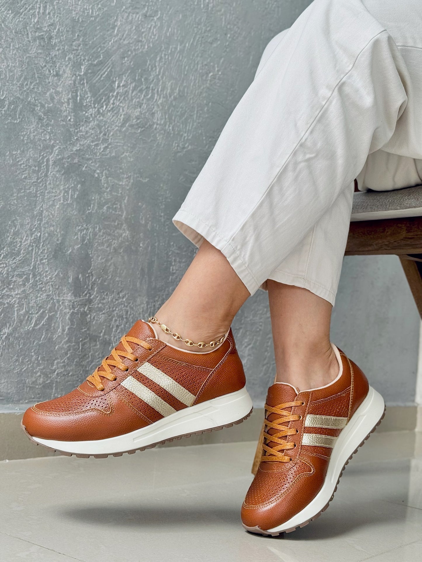 TENIS DEPORTIVO CUERO