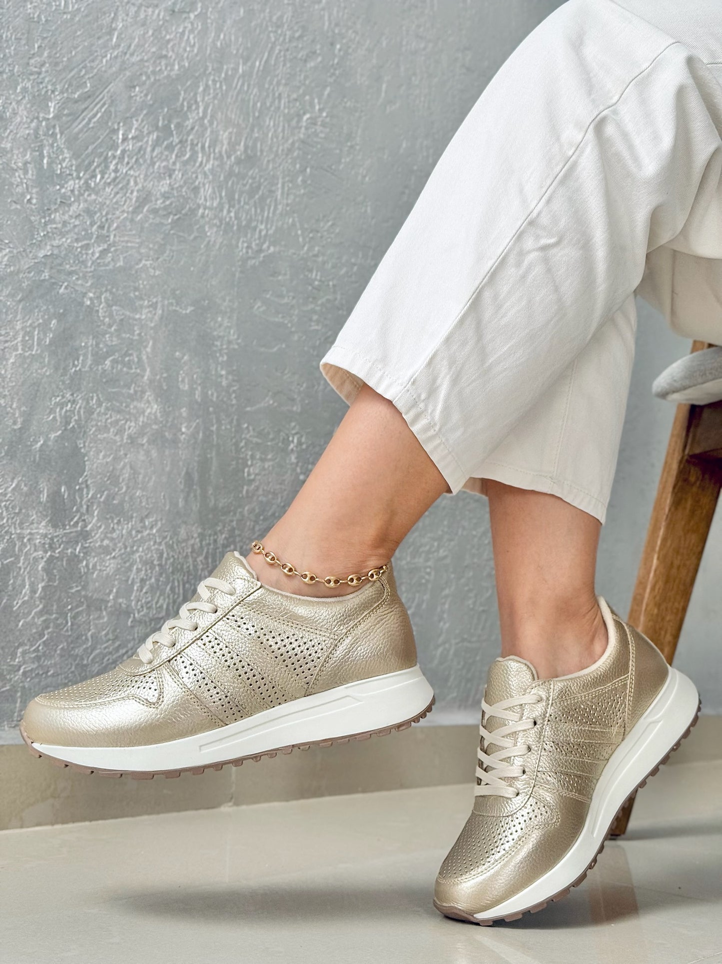 TENIS DEPORTIVO CUERO